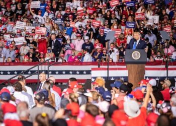 Trump urge en Florida a votar cuanto antes