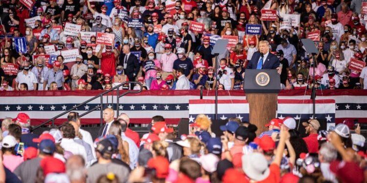 Trump urge en Florida a votar cuanto antes