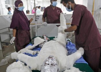 Explosión de mezquita en Bangladesh deja al menos 12 muertos