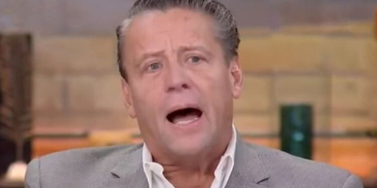Alfredo Adame envía insultos a sus fans y se vuelve tendencia