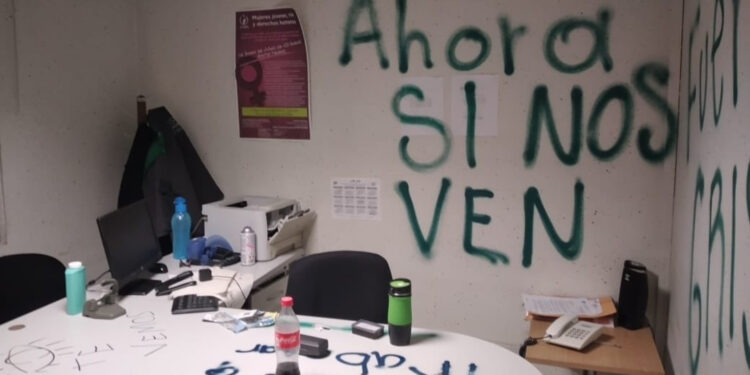 Denuncian agresión policial en desalojo de CODHEM