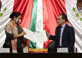 Hacienda hace entrega de Paquete Económico 2021