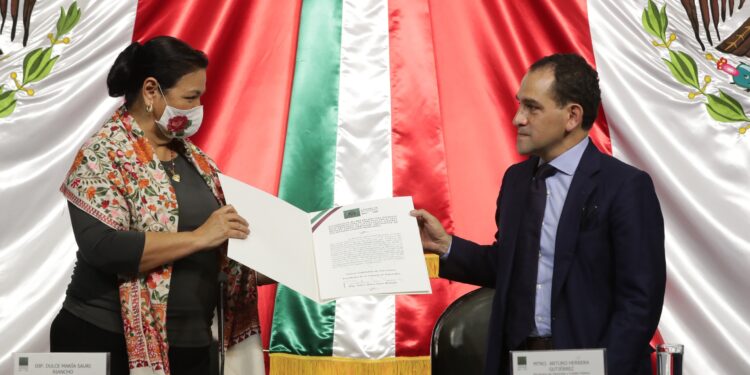 Hacienda hace entrega de Paquete Económico 2021