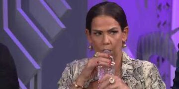 #Video Niurka escupe a Montserrat Oliver en  programa