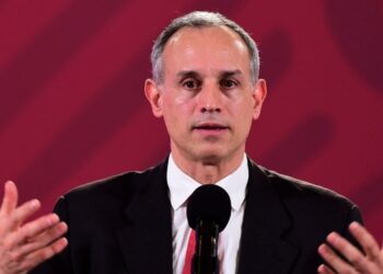 López-Gatell califica de fórmulas mágicas, propuestas de exsecretarios sobre pandemia