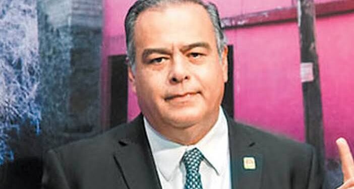 Ordenan detención de Raymundo Collins, exsecretario de Seguridad Pública de CDMX