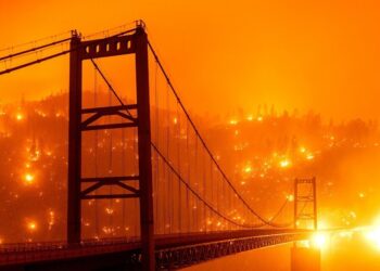 Incendios forestales arrasan la costa oeste de EEUU y dejan seis muertos