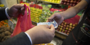 Inflación sale del rango de Banxico;  a tasa anual se ubicó en 4.05%