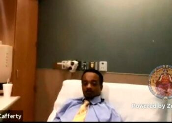 Joven afroamericano baleado por policía en EEUU
