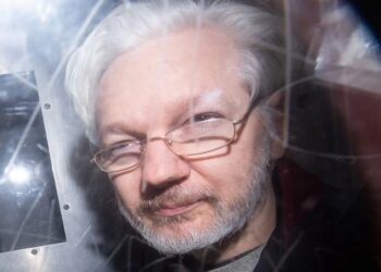 Assange combate su extradición a EEUU en medio de nuevas acusaciones