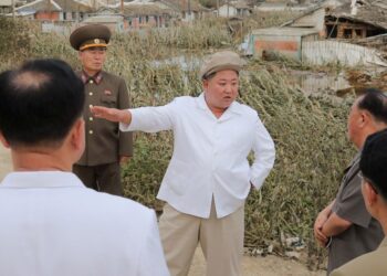 Kim Jong-un visita zonas afectadas por tifón Maysak