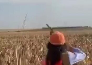 #Video Gobernadora de EU dispara contra ave para mostrar como es la ‘sana distancia’