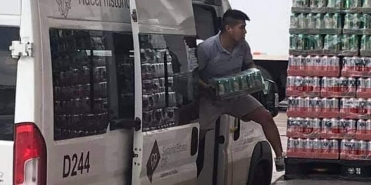 Captan vehículo del DIF Puebla cargado con cientos de cervezas
