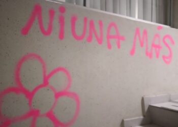 Desalojan a feministas de la Comisión de Derechos Humanos, hay 11 mujeres detenidas