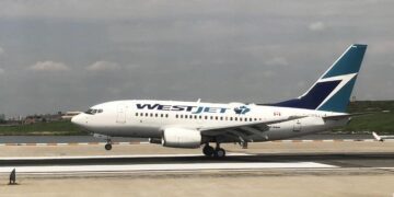 Multan con 1000 dólares a pasajeros de avión por no usar cubrebocas