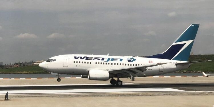 Multan con 1000 dólares a pasajeros de avión por no usar cubrebocas