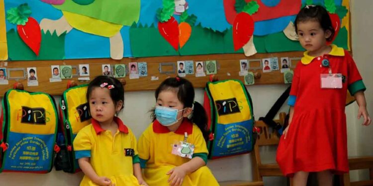 Maestra de kinder envenenó a 25 niños y un maestro en  China
