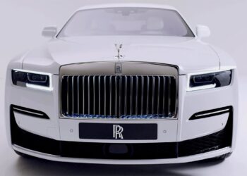 Rolls-Royce presenta su sedán Ghost de nueva generación
