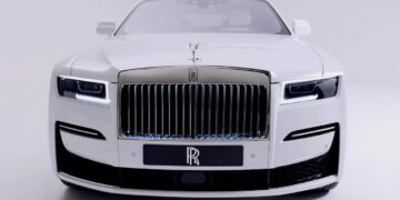 Rolls-Royce presenta su sedán Ghost de nueva generación