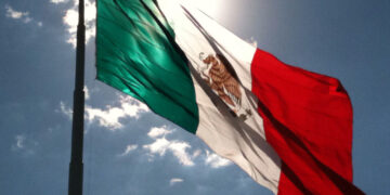 Diputado propone cambiar el nombre oficial del país a; México