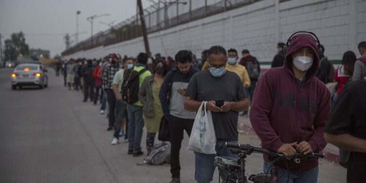 México plantea a EEUU prolongar restricciones en la frontera