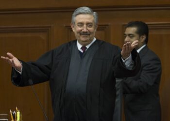 Ministro propone declarar inconstitucional consulta de AMLO para enjuiciar a expresidentes