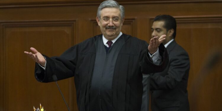Ministro propone declarar inconstitucional consulta de AMLO para enjuiciar a expresidentes