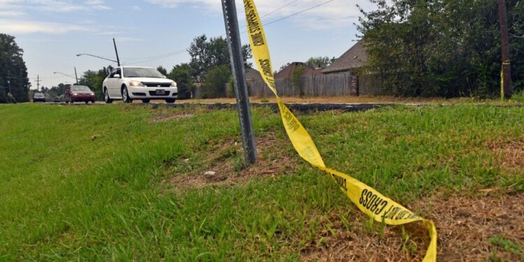 Muere niño durante ataque a tiros contra auto en Baton Rouge, Louisiana