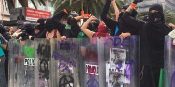 Encapsulan marcha de mujeres a favor de la despenalización del aborto