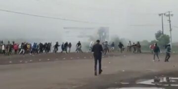 Enfrentamiento entre policías y normalistas de Tiripetío, en Michoacán