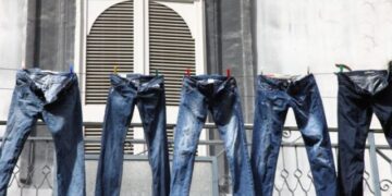 ¿Por qué aconsejan no lavar los jeans (casi) nunca?