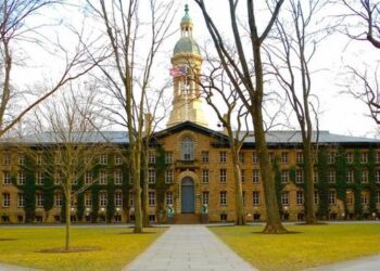 Evacúan Universidad de Princeton por amenaza de bomba