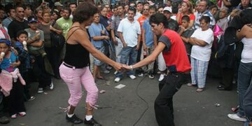 Dispositivos de vigilancia para inhibir bailes y festejos callejeros en Soledad por 16 de Septiembre