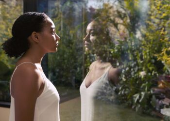 “Todo todo”, película sobre una adolescente y el confinamiento