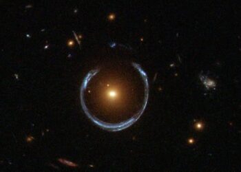 Descubren un portentoso anillo de Einstein