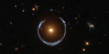 Descubren un portentoso anillo de Einstein
