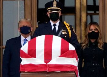 Abuchean a Donald Trump en homenaje a Ruth Bader Ginsburg