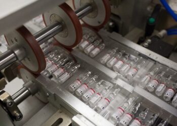 Entregar vacuna contra covid-19 a temperaturas súper frías es un desafío para algunos países