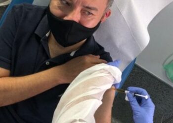 Primer mexicano se aplica vacuna de prueba Covid-19