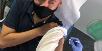 Primer mexicano se aplica vacuna de prueba Covid-19