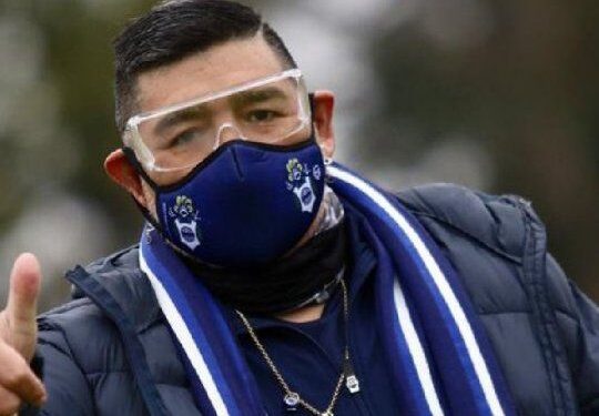 Maradona se somete a prueba para descartar covid-19
