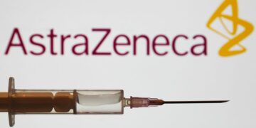 AstraZeneca para ensayos clínicos de vacuna covid debido a reacciones graves