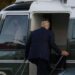 #Video Trump sube a helicóptero para ser trasladado a hospital