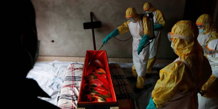 EU aprueba tratamiento con anticuerpos contra ébola