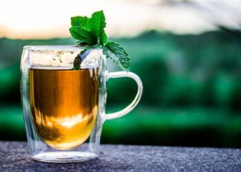 Té verde: cómo reutilizarlo para embellecer la piel y el cabello