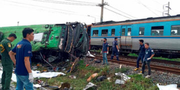 18 muertos en choque entre tren y autobús en Tailandia