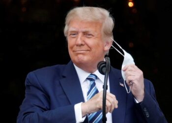Trump presume ser ‘inmune’ al covid-19
