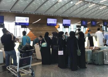 Abandonan a recién nacido en aeropuerto y desnudan a pasajeras en Qatar