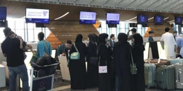 Abandonan a recién nacido en aeropuerto y desnudan a pasajeras en Qatar