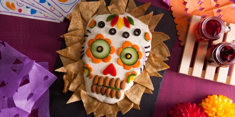 Para este Día de Muertos, prepara este llamativo dip de queso calavera